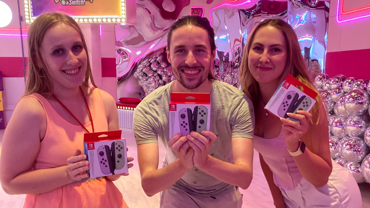 Everybody_1_2_switch_Joy_con_lila_lichtgroen