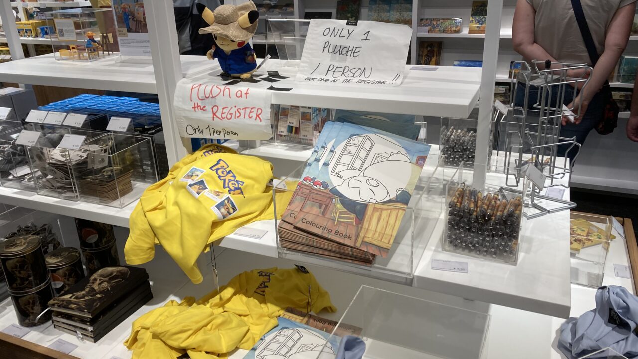 Van Gogh museum Pikachu plushie uitverkocht 1 per persoon winkel